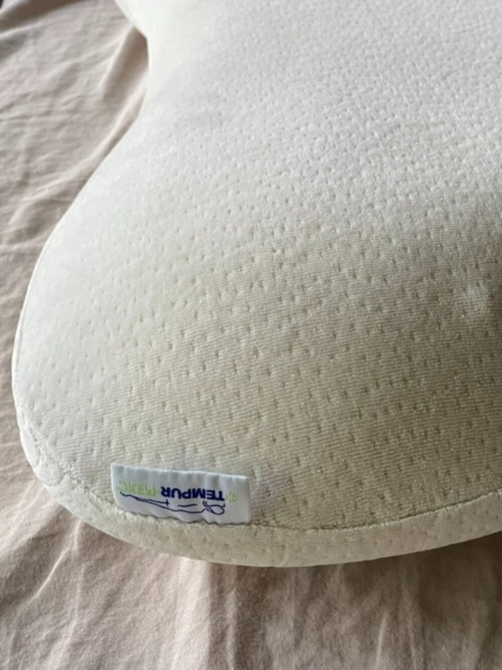 Tempur-Pedic Symphony Ergonomic Memory Foam Pillow - Cream - Picture 3 of 6